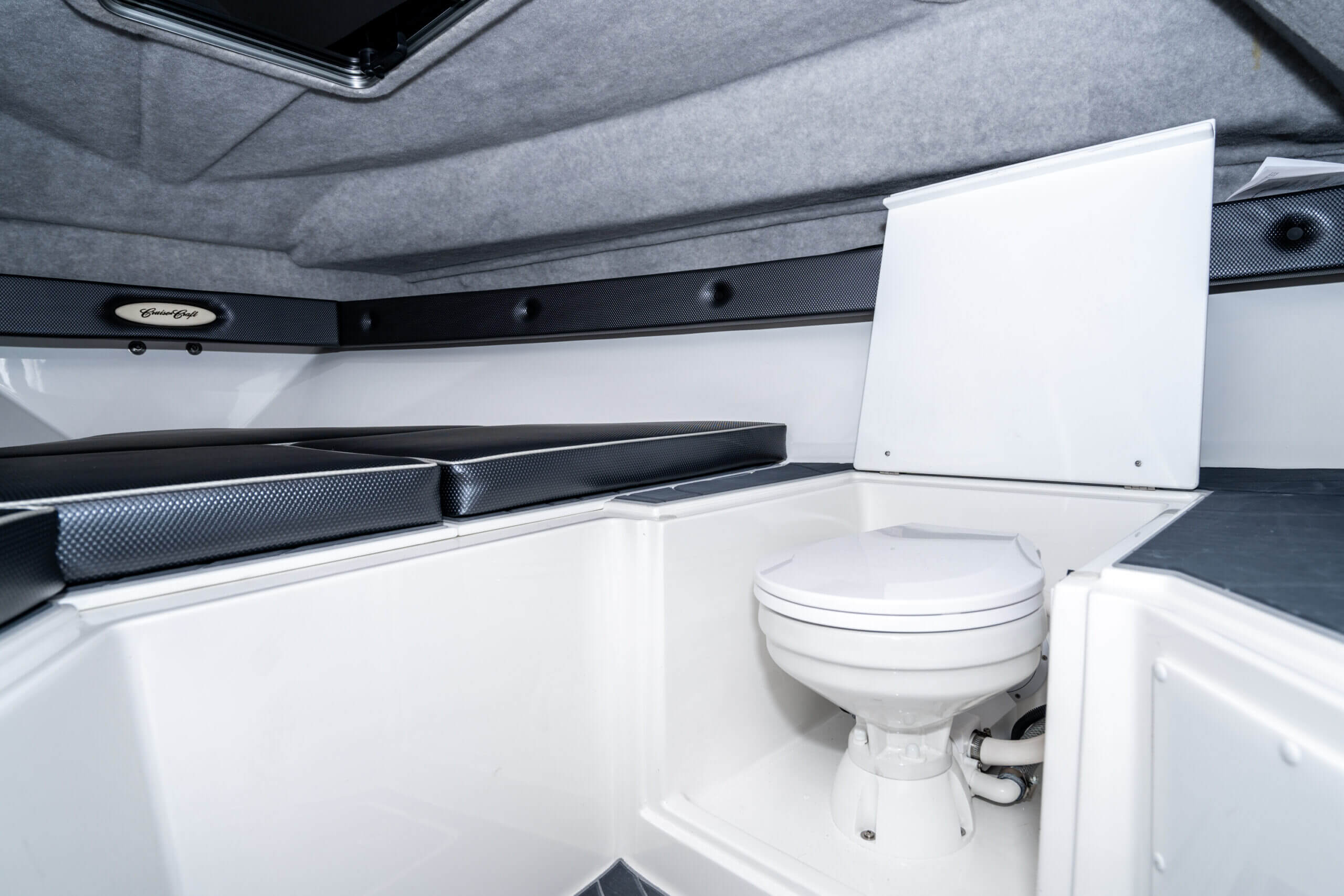 E770HT_CABIN-2-scaled